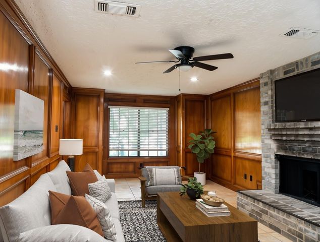2118 Waterfall Drive, Missouri City, TX 77489