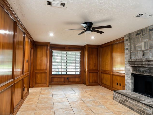 2118 Waterfall Drive, Missouri City, TX 77489