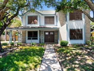 2118 Waterfall Drive, Missouri City, TX 77489