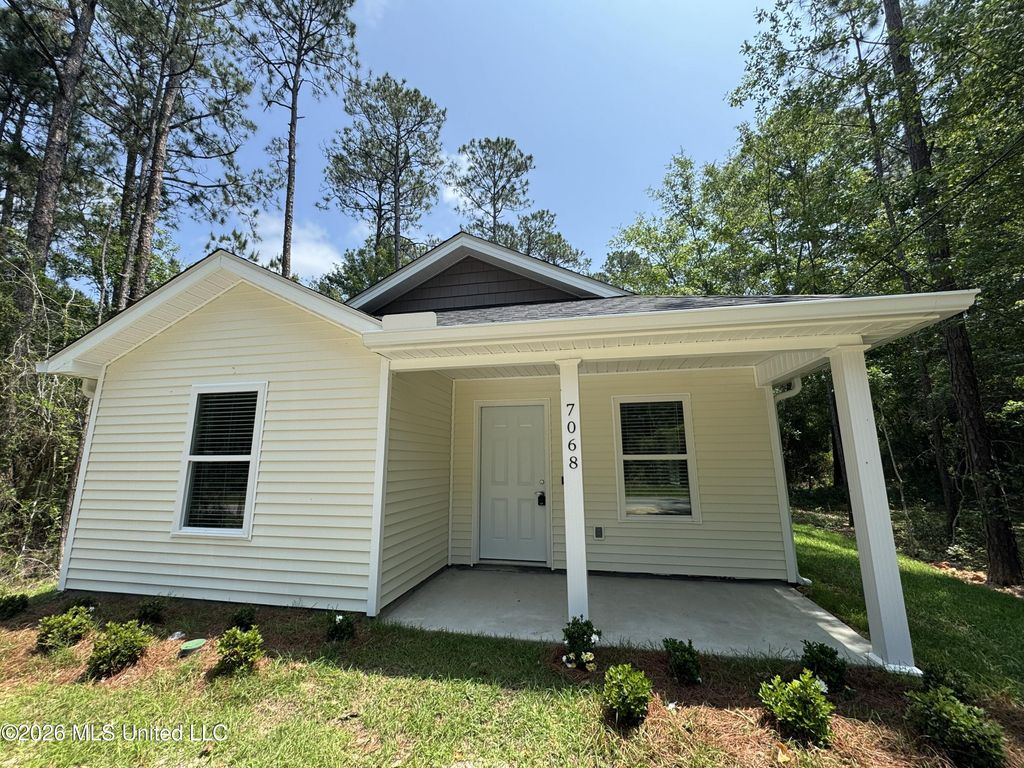 7068 Walthall Street, Bay Saint Louis, MS 39520