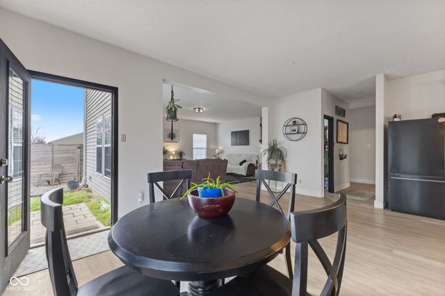 797 Hickory Pine Drive, New Whiteland, IN 46184
