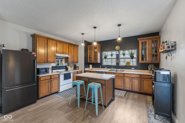 797 Hickory Pine Drive, New Whiteland, IN 46184