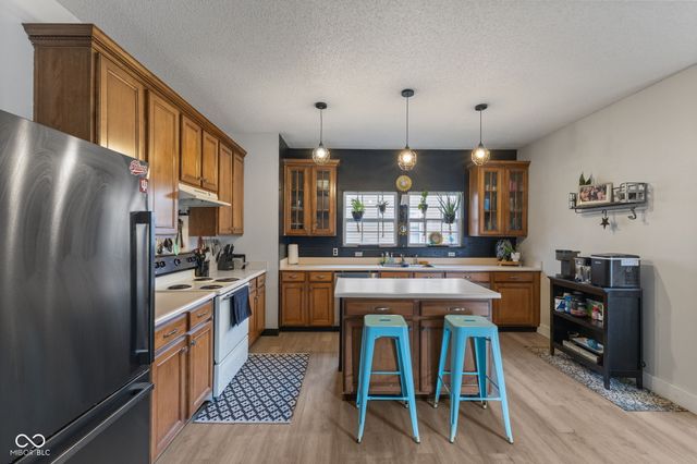 797 Hickory Pine Drive, New Whiteland, IN 46184