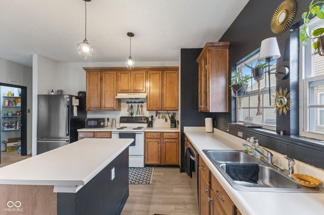 797 Hickory Pine Drive, New Whiteland, IN 46184