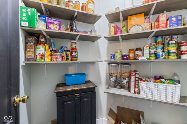797 Hickory Pine Drive, New Whiteland, IN 46184