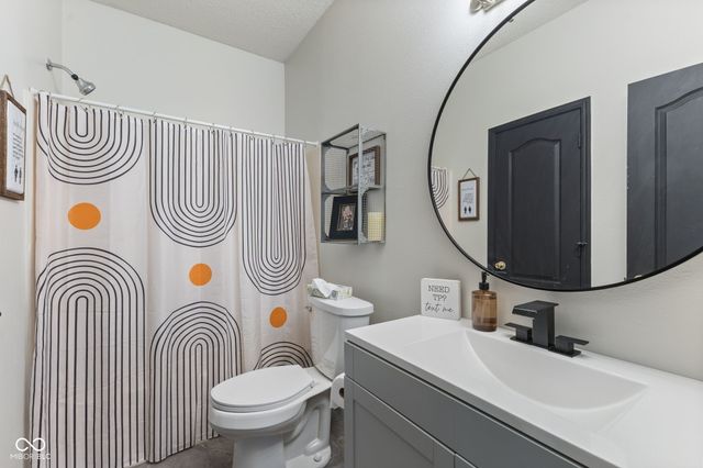 797 Hickory Pine Drive, New Whiteland, IN 46184