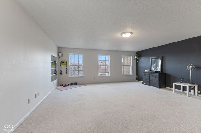797 Hickory Pine Drive, New Whiteland, IN 46184