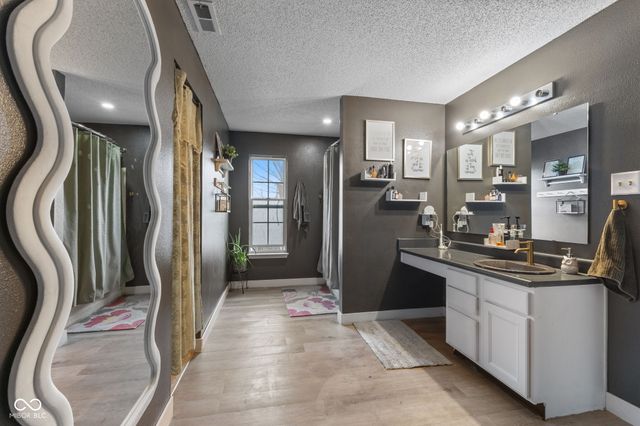 797 Hickory Pine Drive, New Whiteland, IN 46184