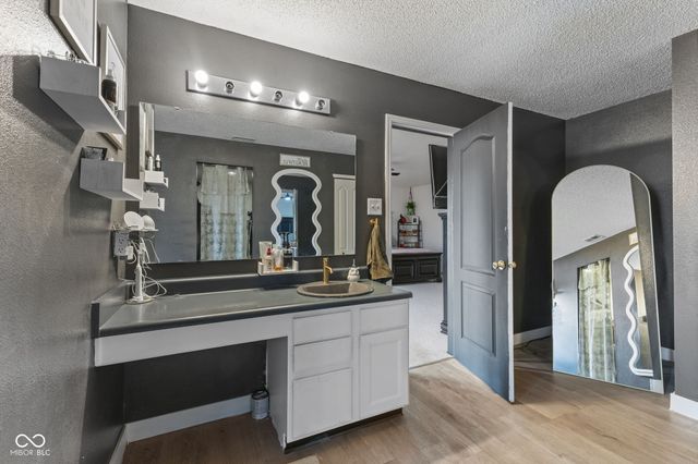 797 Hickory Pine Drive, New Whiteland, IN 46184