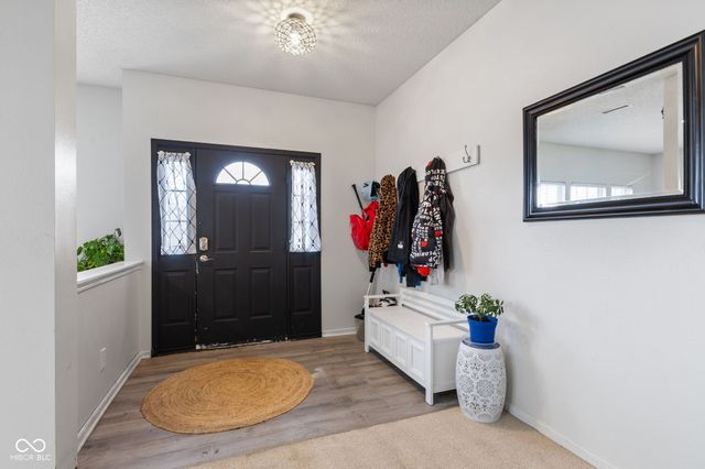 797 Hickory Pine Drive, New Whiteland, IN 46184