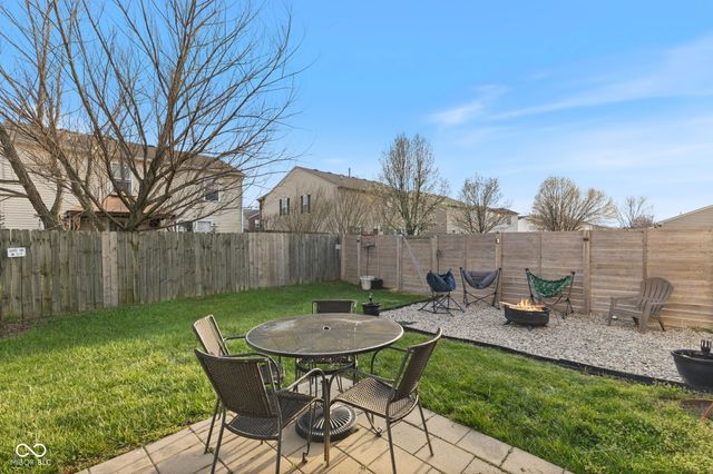 797 Hickory Pine Drive, New Whiteland, IN 46184