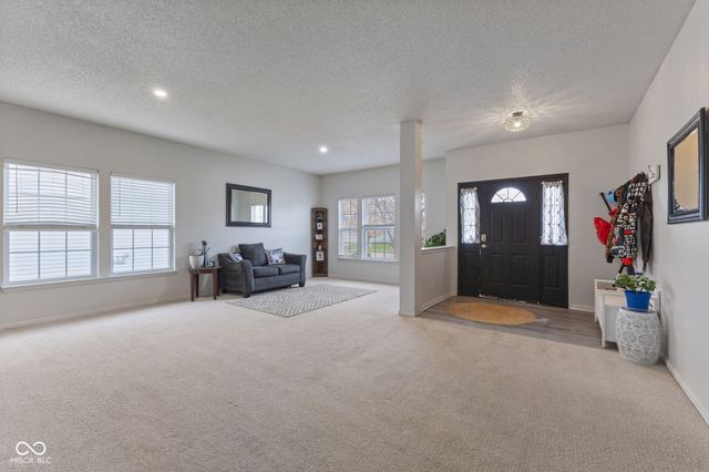 797 Hickory Pine Drive, New Whiteland, IN 46184