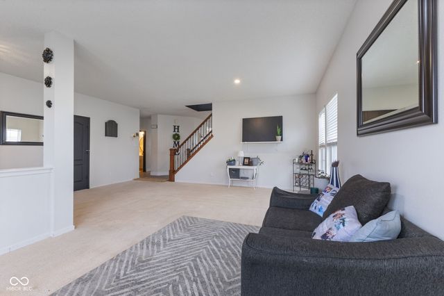 797 Hickory Pine Drive, New Whiteland, IN 46184