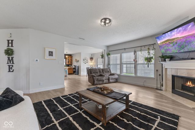 797 Hickory Pine Drive, New Whiteland, IN 46184