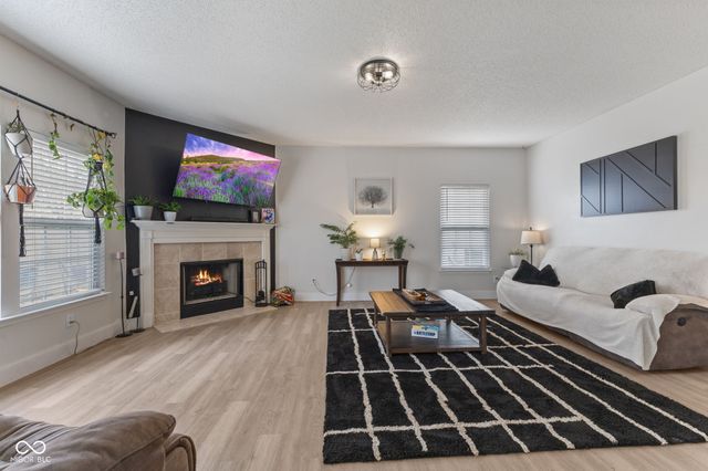 797 Hickory Pine Drive, New Whiteland, IN 46184