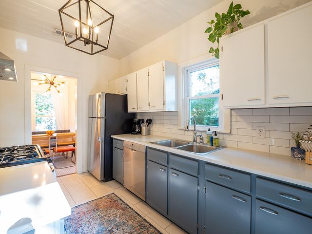 1609 Nickerson ST, Austin, TX 78704