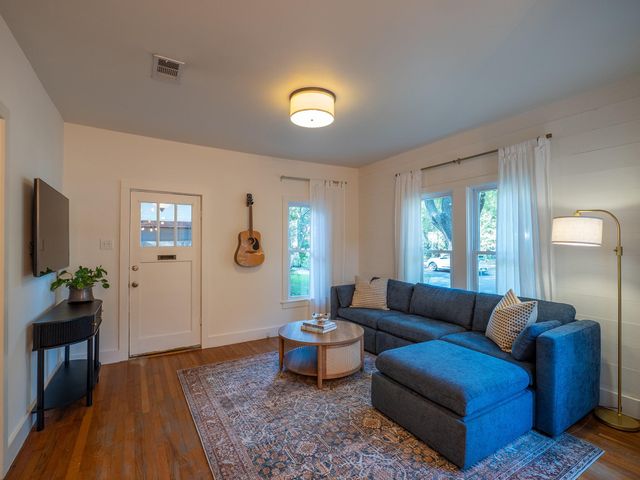 1609 Nickerson ST, Austin, TX 78704