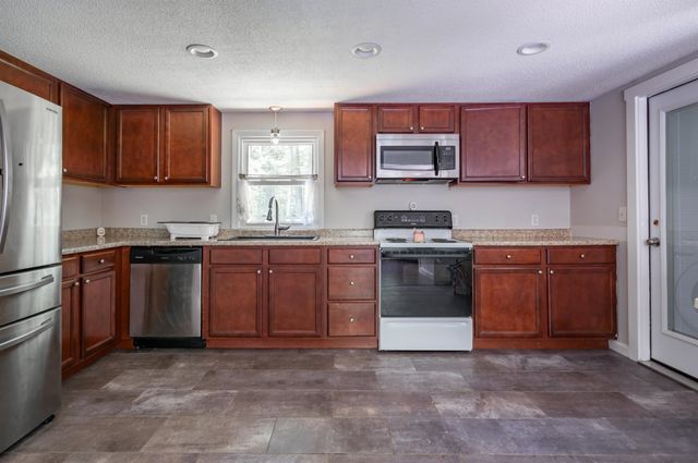 215 Fox Farm Road, New Ipswich, NH 03071