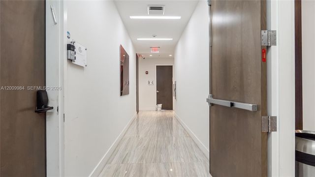 20200 W Dixie Hwy 1208 Highway, Miami, FL 33180