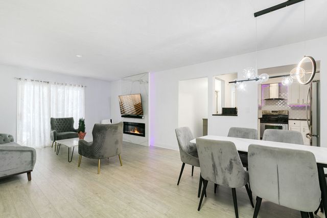 565 Maple Avenue 8, Lisle, IL 60532