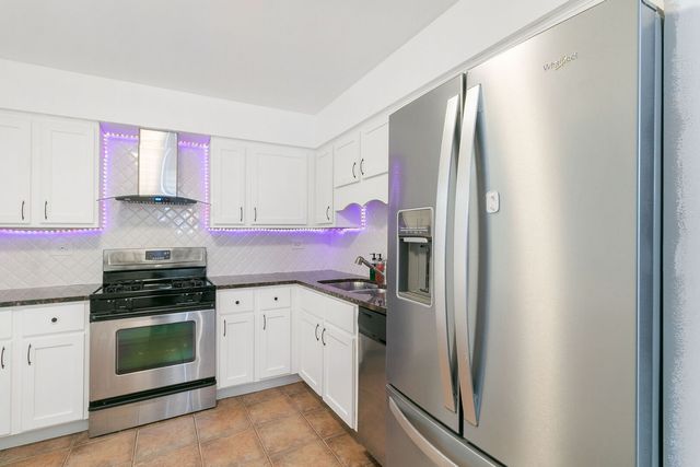 565 Maple Avenue 8, Lisle, IL 60532