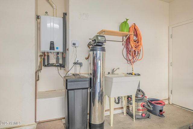 5909 W FETLOCK Trail, Phoenix, AZ 85083