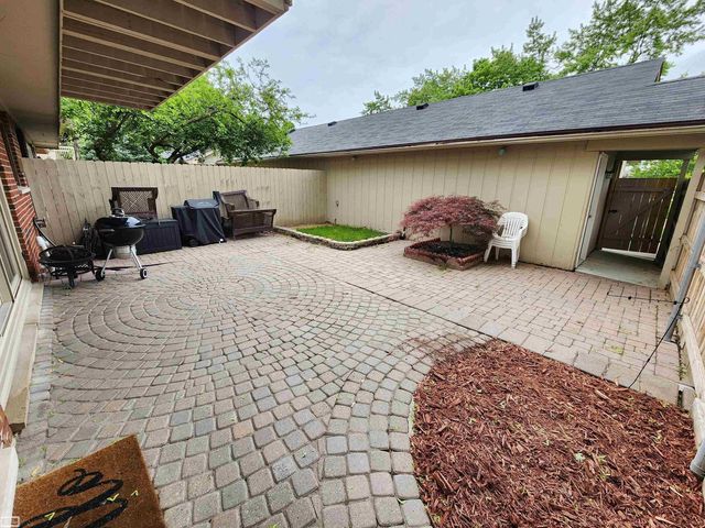 42545 Eldon Avenue, Clinton Township, MI 48038