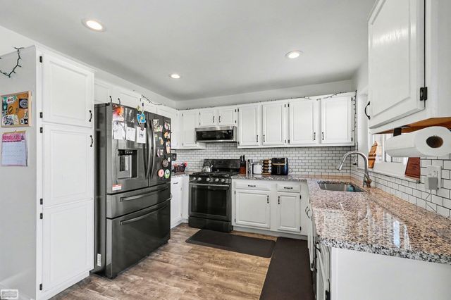 42545 Eldon Avenue, Clinton Township, MI 48038