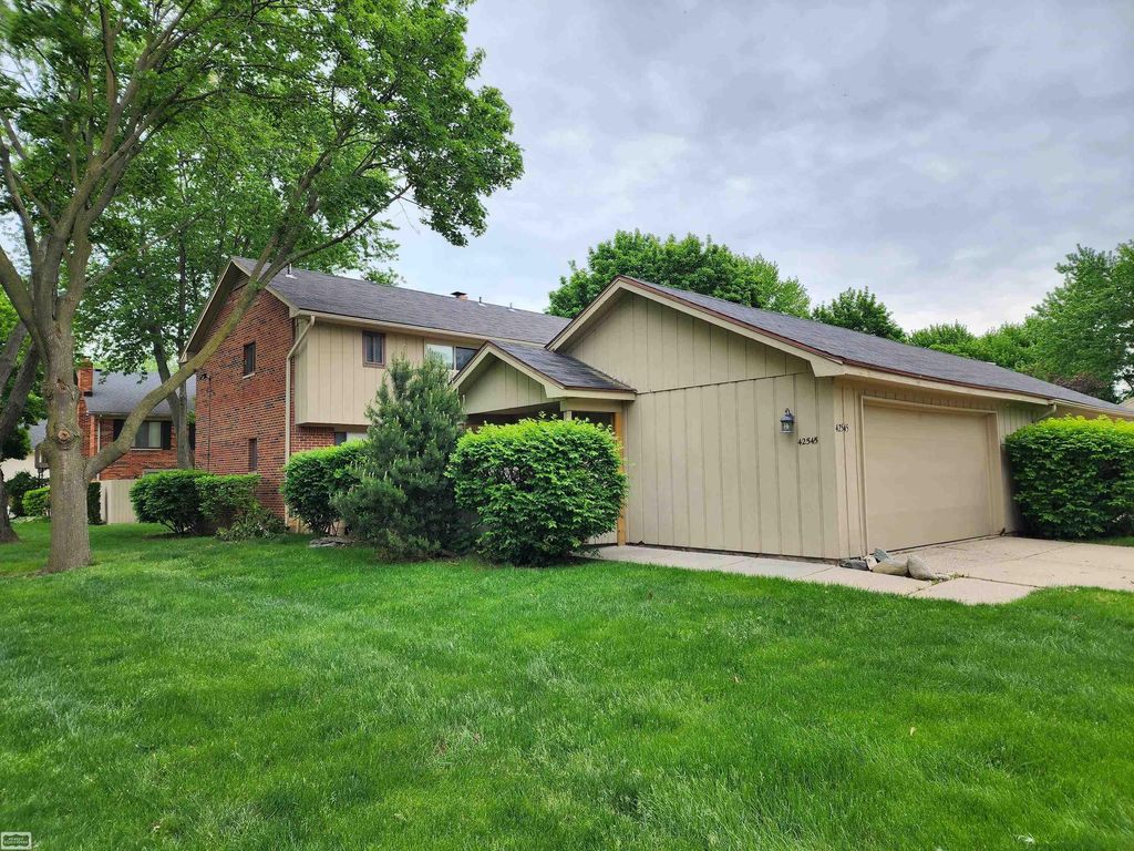 42545 Eldon Avenue, Clinton Township, MI 48038