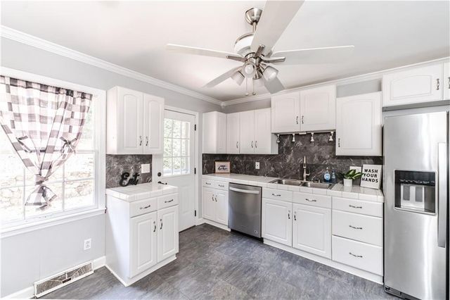 302 E Valley Road NE, Rome, GA 30161