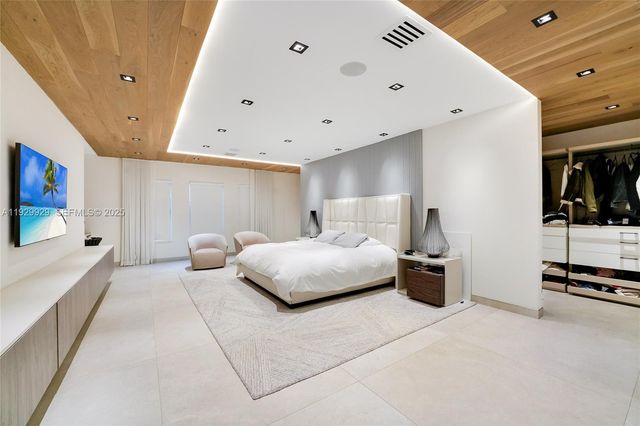 431 Layne Blvd, Hallandale Beach, FL 33009