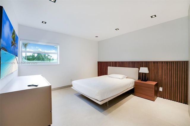 431 Layne Blvd, Hallandale Beach, FL 33009