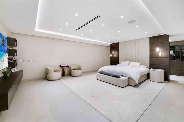 431 Layne Blvd, Hallandale Beach, FL 33009