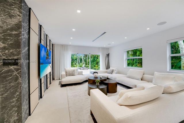 431 Layne Blvd, Hallandale Beach, FL 33009