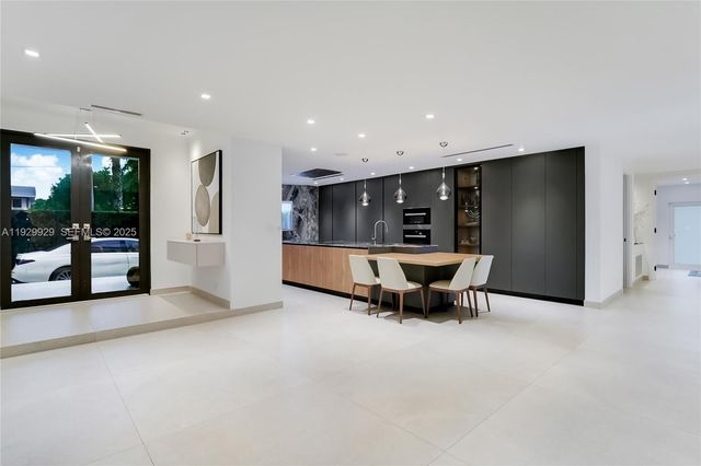 431 Layne Blvd, Hallandale Beach, FL 33009