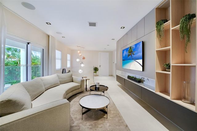 431 Layne Blvd, Hallandale Beach, FL 33009