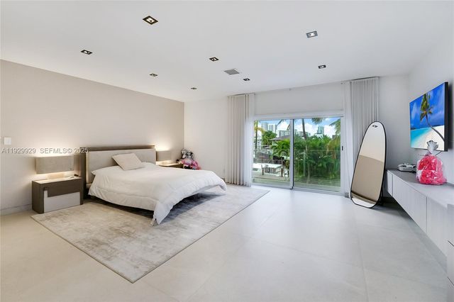 431 Layne Blvd, Hallandale Beach, FL 33009