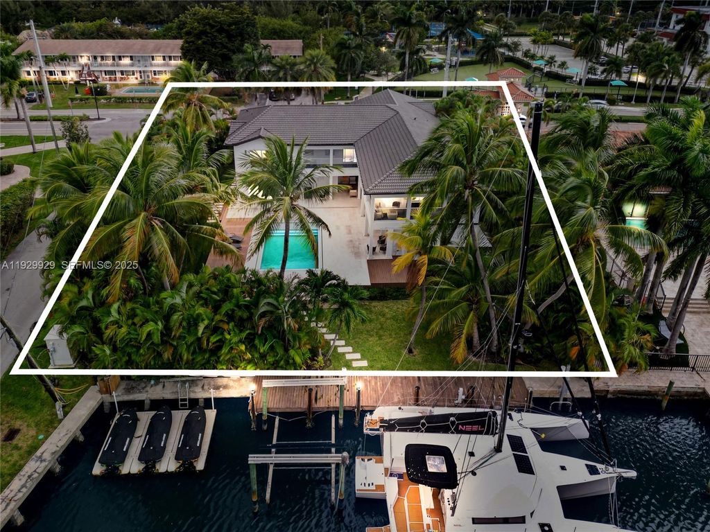 431 Layne Blvd, Hallandale Beach, FL 33009