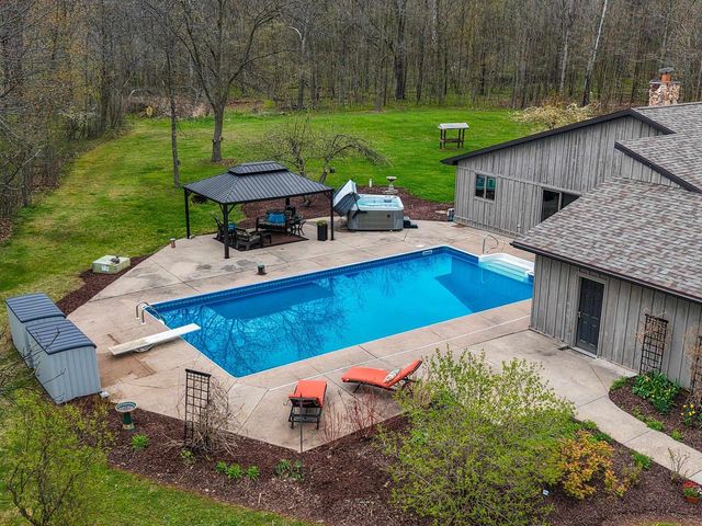 W7236 WEGE ROAD, Hortonville, WI 54944