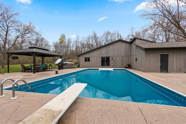 W7236 WEGE ROAD, Hortonville, WI 54944
