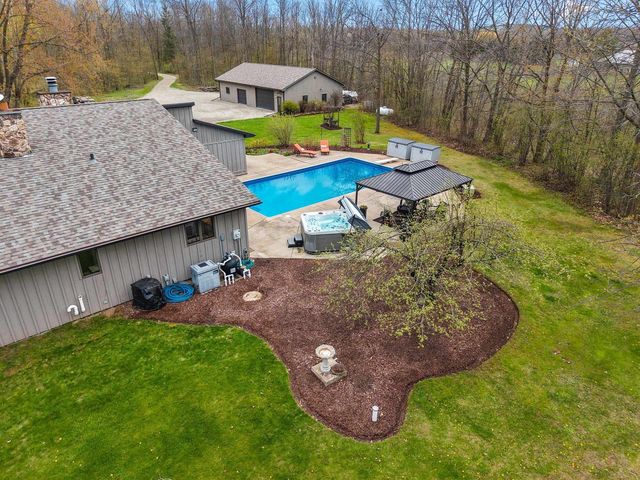 W7236 WEGE ROAD, Hortonville, WI 54944