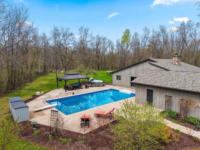 W7236 WEGE ROAD, Hortonville, WI 54944