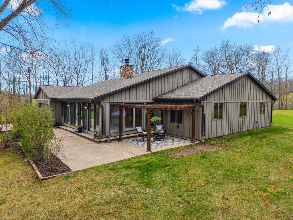 W7236 WEGE ROAD, Hortonville, WI 54944
