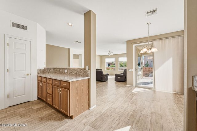 1917 W Vista Ridge Drive, Green Valley, AZ 85622