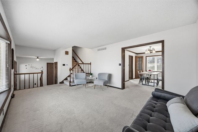 3015 Circle Hill Court NE, Cedar Rapids, IA 52402