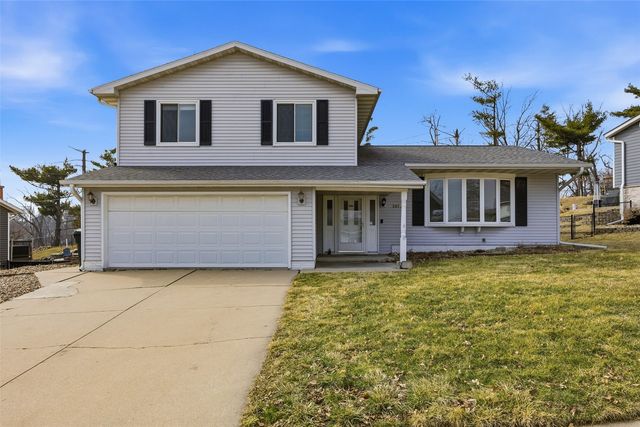 3015 Circle Hill Court NE, Cedar Rapids, IA 52402