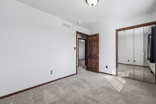 3015 Circle Hill Court NE, Cedar Rapids, IA 52402