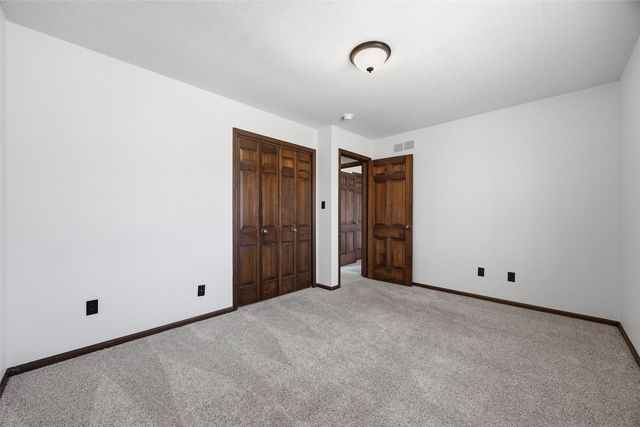 3015 Circle Hill Court NE, Cedar Rapids, IA 52402