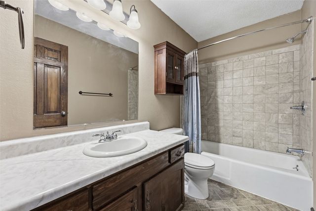 3015 Circle Hill Court NE, Cedar Rapids, IA 52402