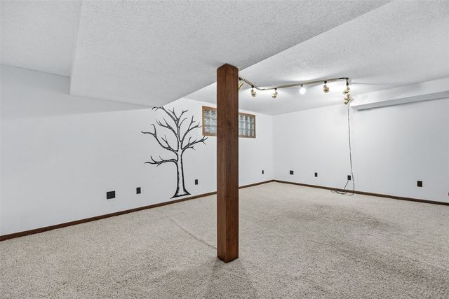 3015 Circle Hill Court NE, Cedar Rapids, IA 52402